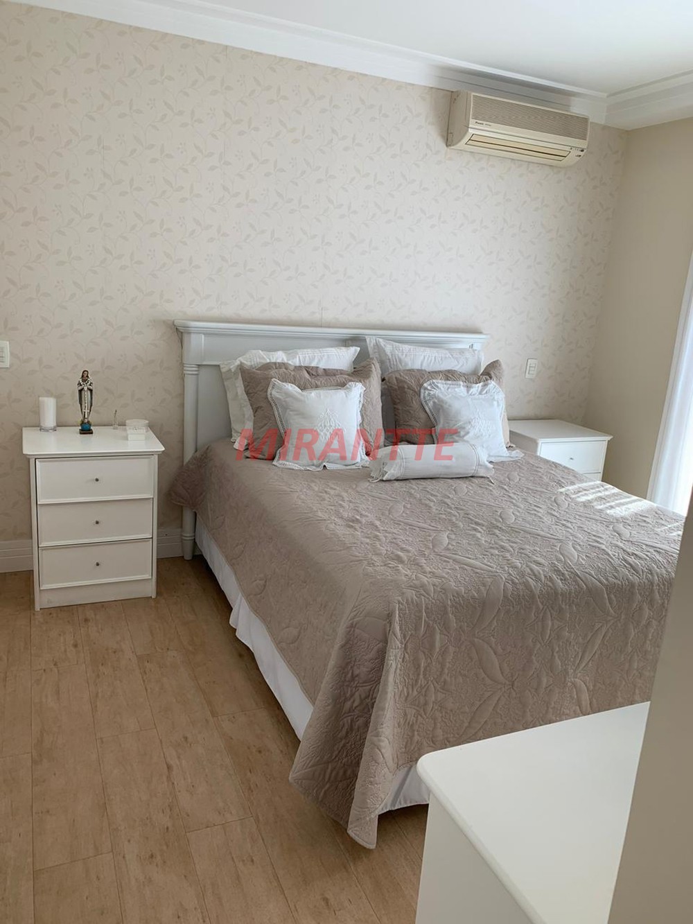 Apartamento de 179m² com 3 quartos em Santana
