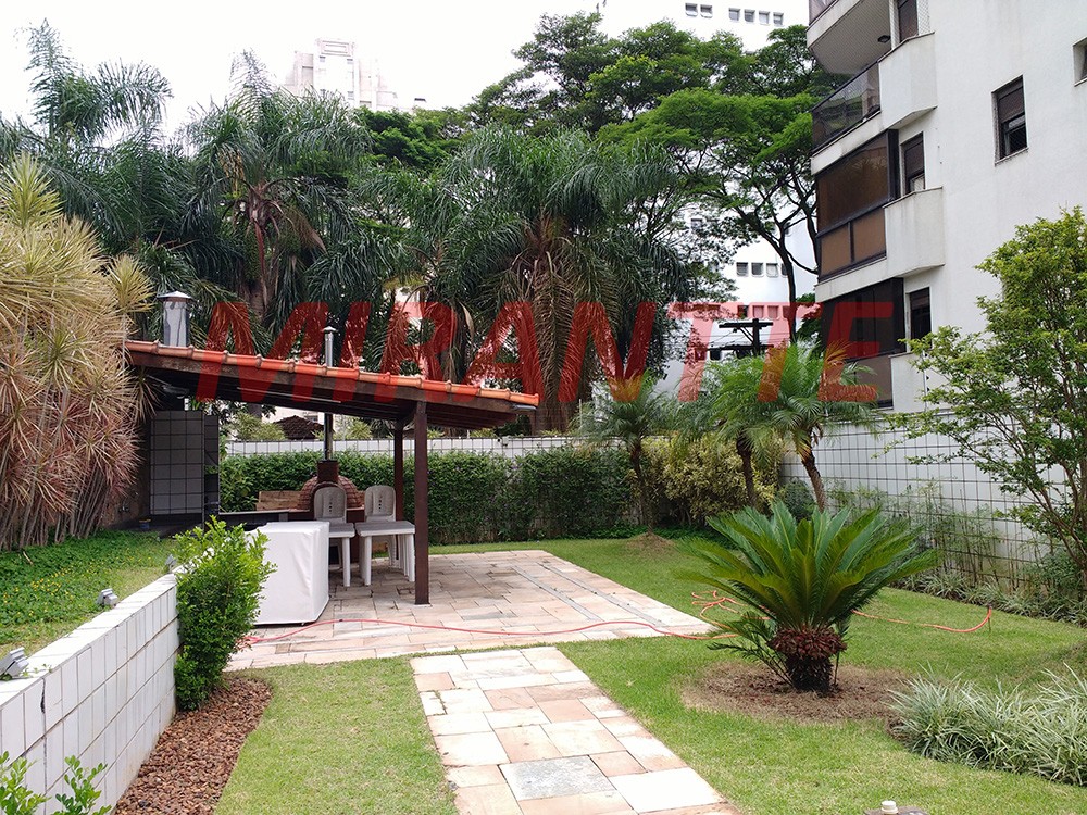 Cobertura duplex de 374m² com 4 quartos em Moema