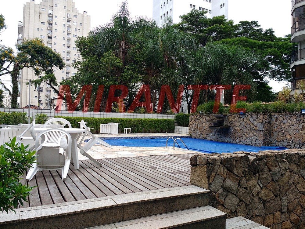 Cobertura duplex de 374m² com 4 quartos em Moema