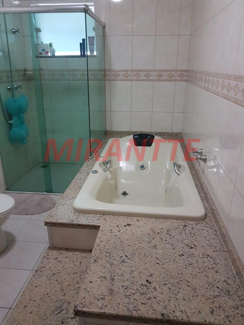 Sobrado de 420m² com 4 quartos em Jardim Guapíra