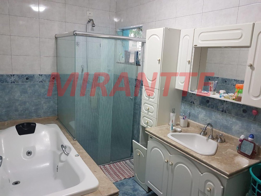 Sobrado de 420m² com 4 quartos em Jardim Guapíra