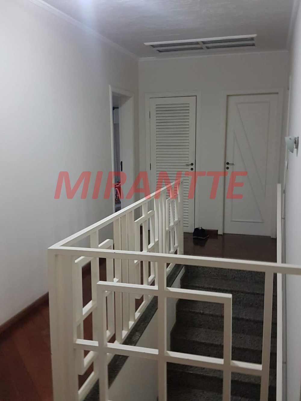 Sobrado de 420m² com 4 quartos em Jardim Guapíra