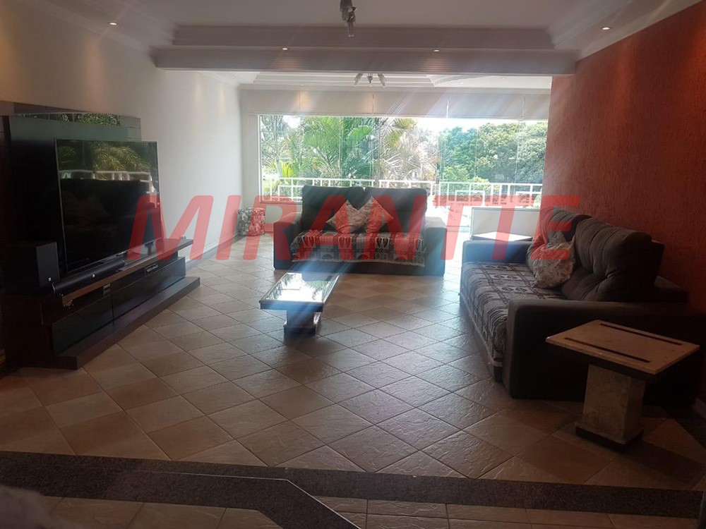 Sobrado de 420m² com 4 quartos em Jardim Guapíra