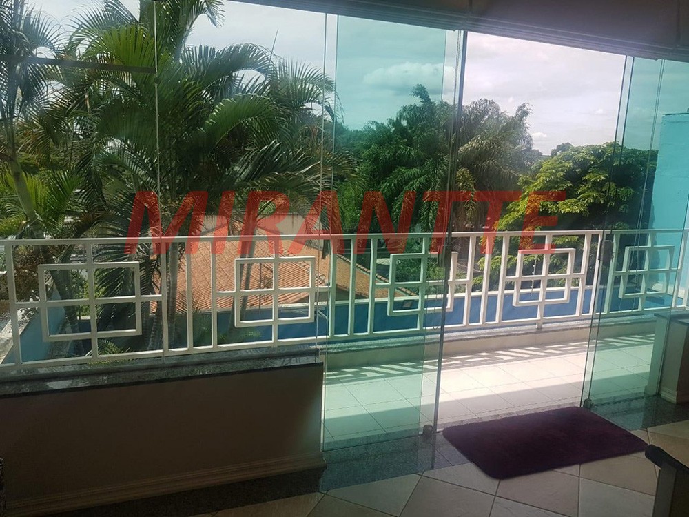 Sobrado de 420m² com 4 quartos em Jardim Guapíra
