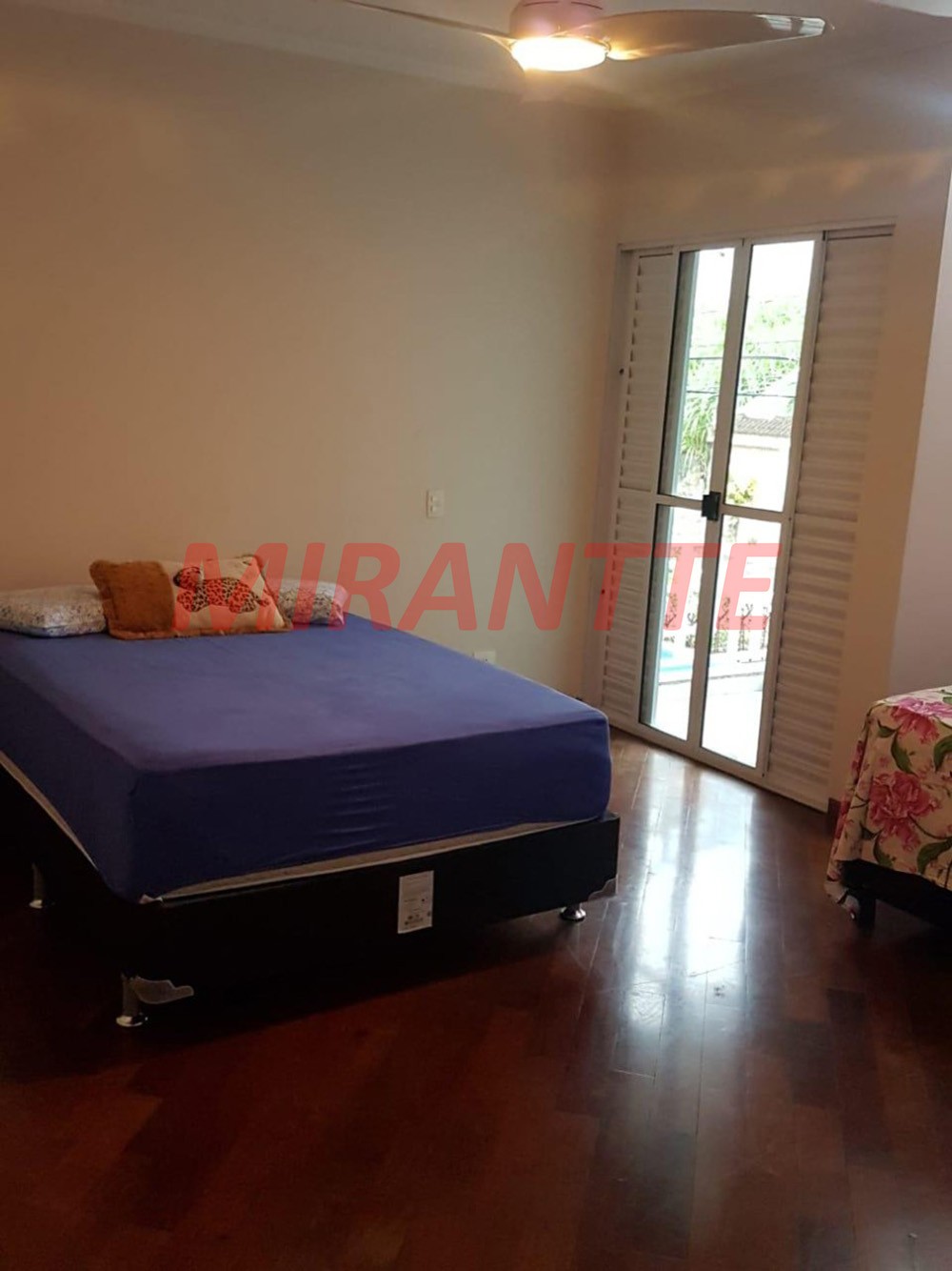 Sobrado de 420m² com 4 quartos em Jardim Guapíra