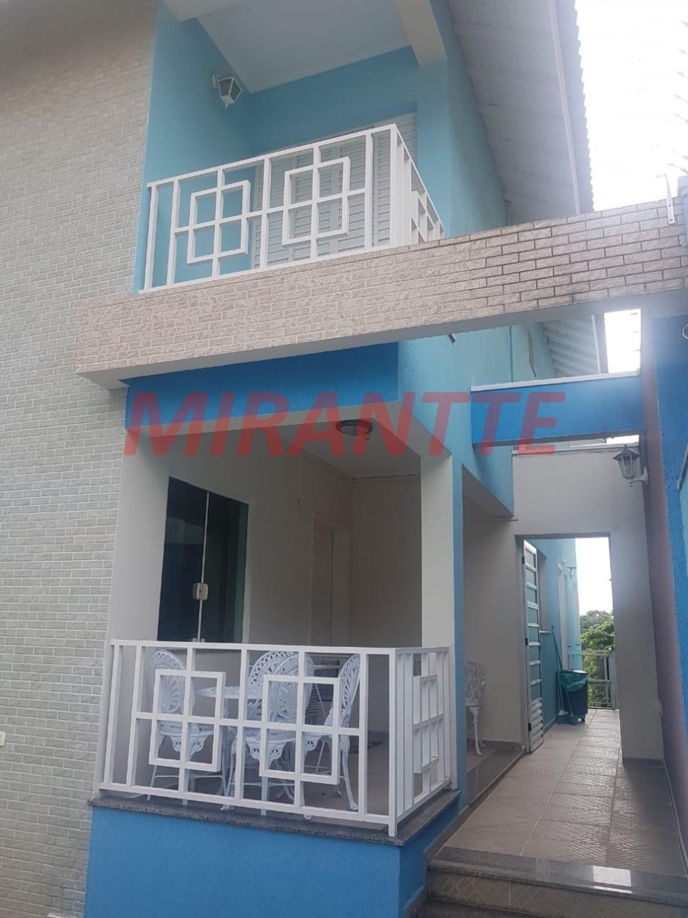 Sobrado de 420m² com 4 quartos em Jardim Guapíra