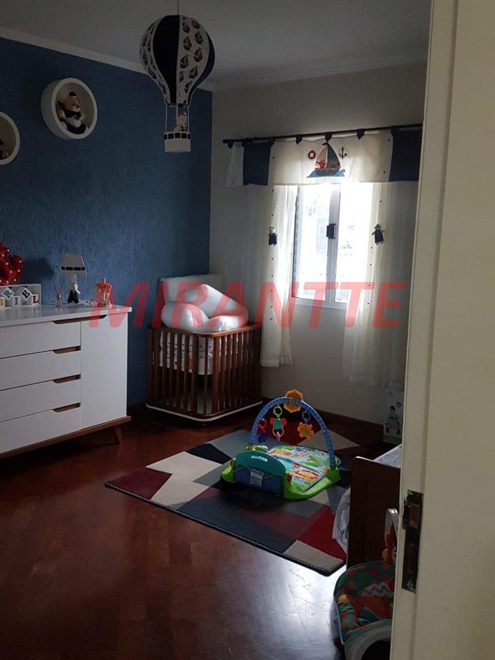 Sobrado de 420m² com 4 quartos em Jardim Guapíra