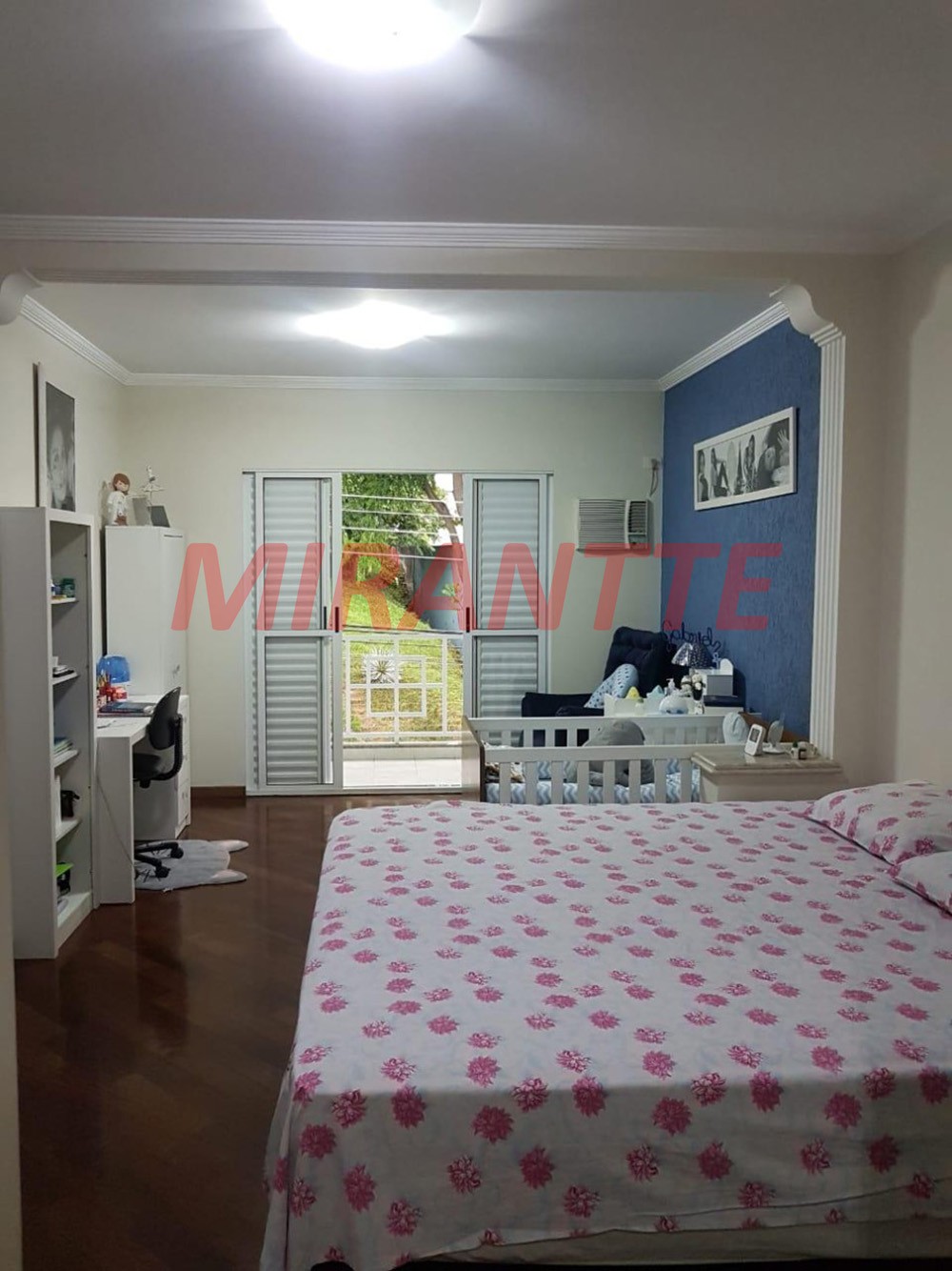 Sobrado de 420m² com 4 quartos em Jardim Guapíra