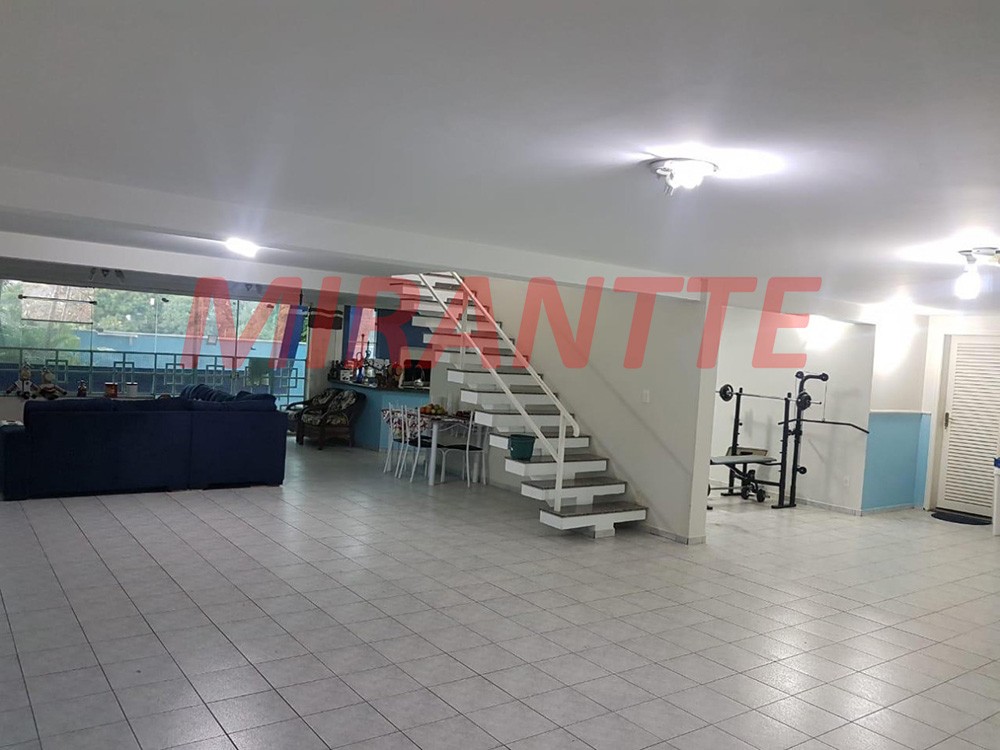 Sobrado de 420m² com 4 quartos em Jardim Guapíra