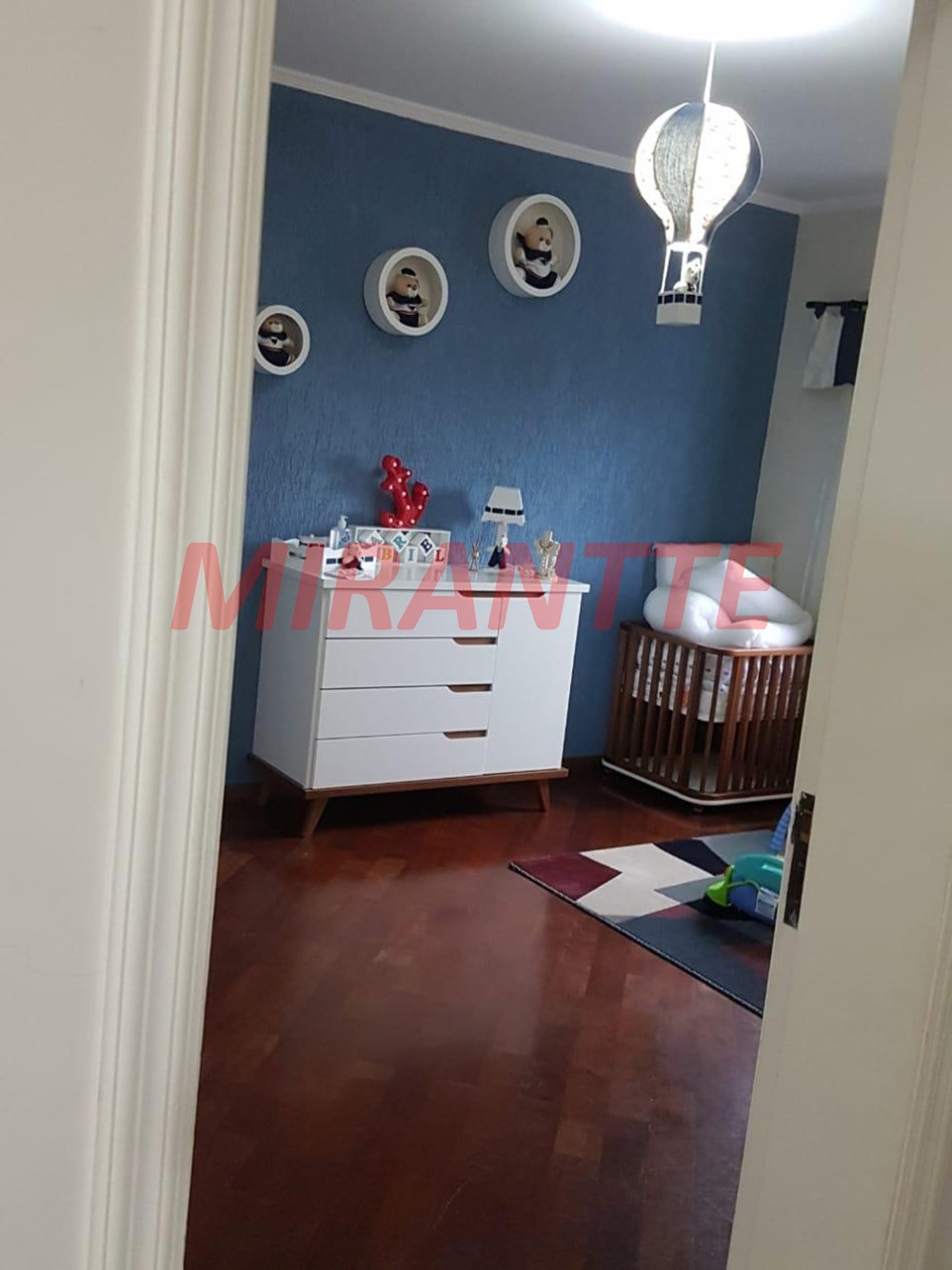 Sobrado de 420m² com 4 quartos em Jardim Guapíra