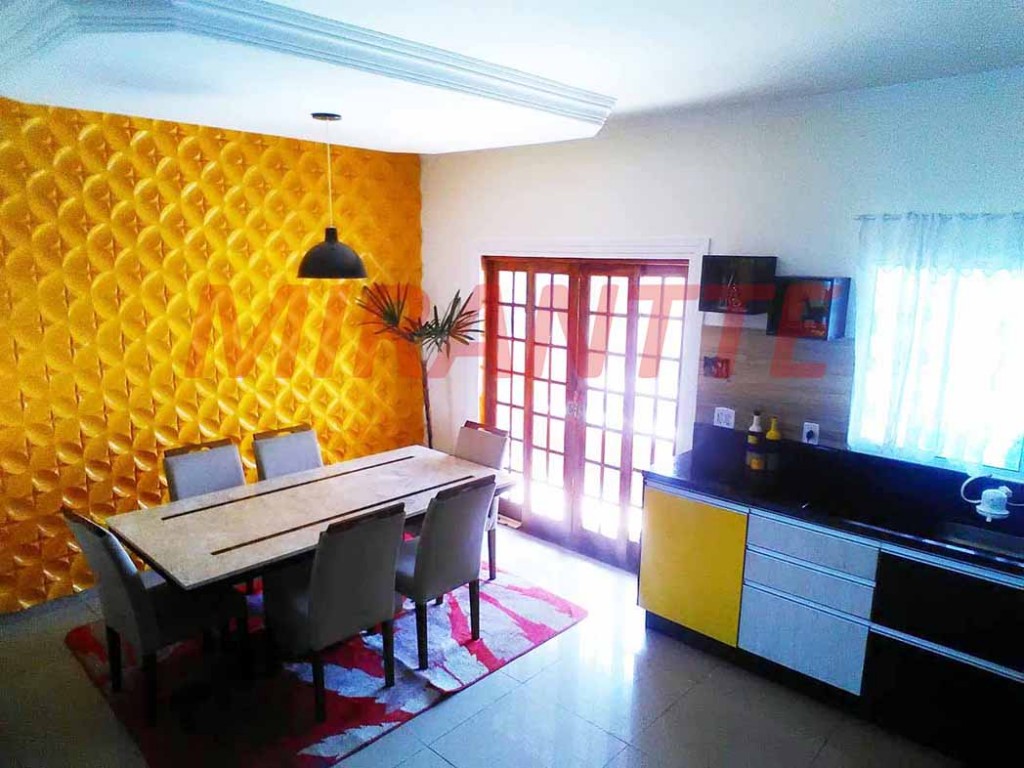 Sobrado de 142m² com 3 quartos em CENTRO