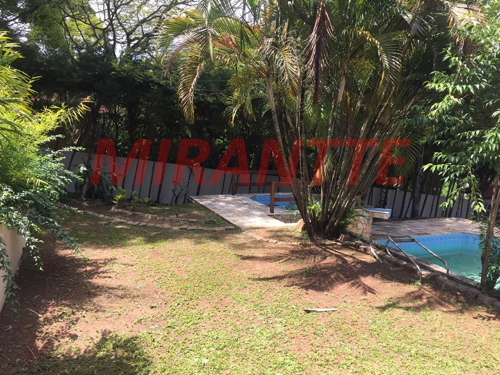 Cond. fechado com 4 quartos em Granja Viana
