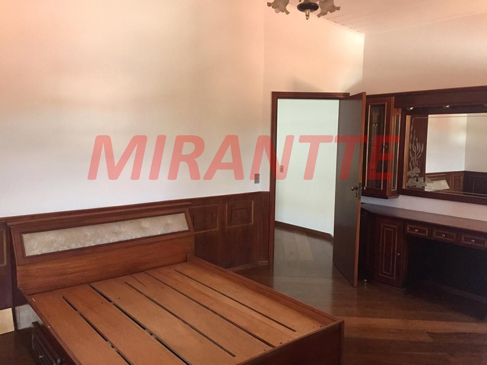 Cond. fechado com 4 quartos em Granja Viana