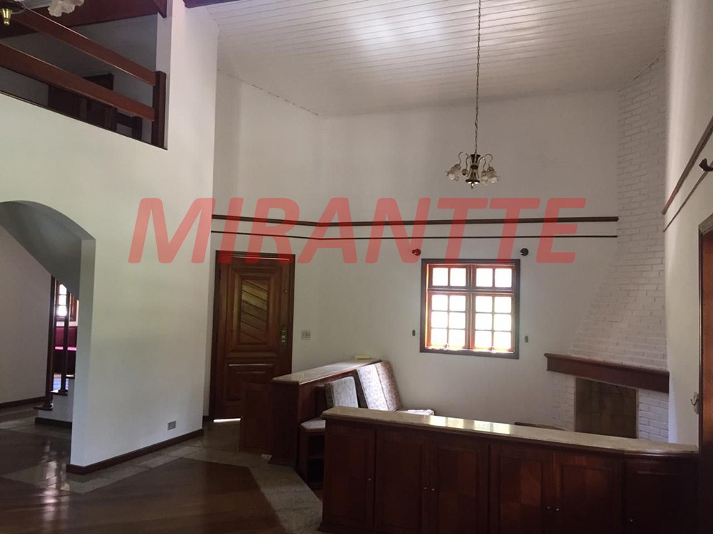 Cond. fechado com 4 quartos em Granja Viana