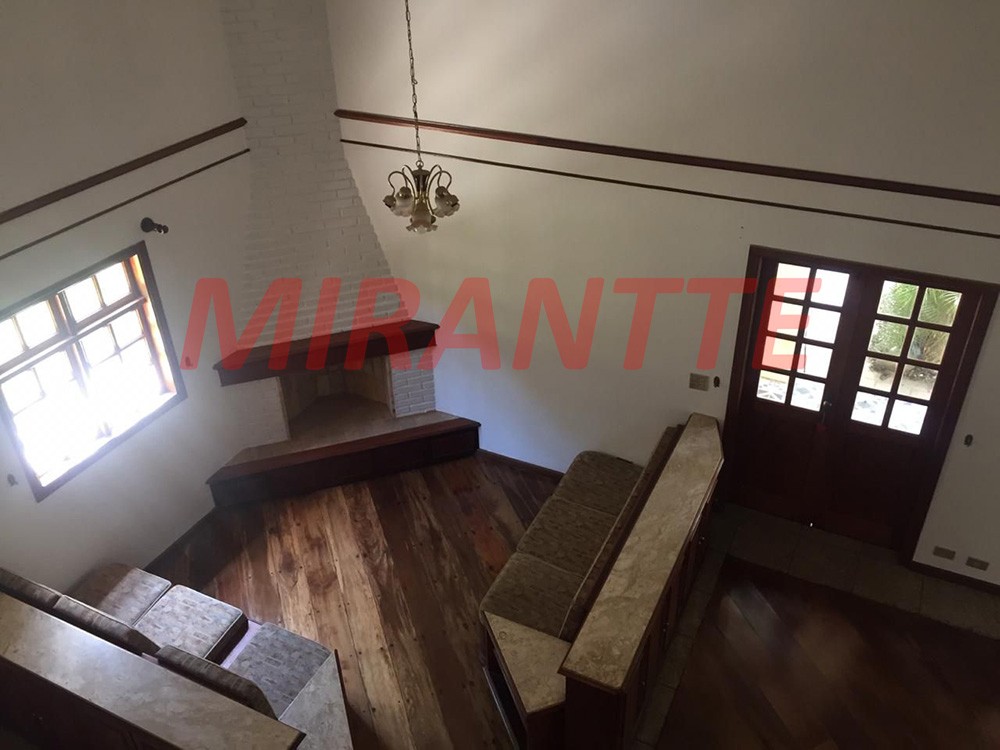 Cond. fechado com 4 quartos em Granja Viana