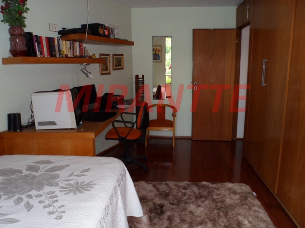 Sobrado de 740m² com 4 quartos em Jardim Bibi