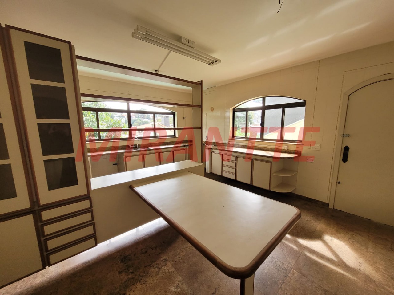 Sobrado de 468m² com 4 quartos em Jardim São Bento