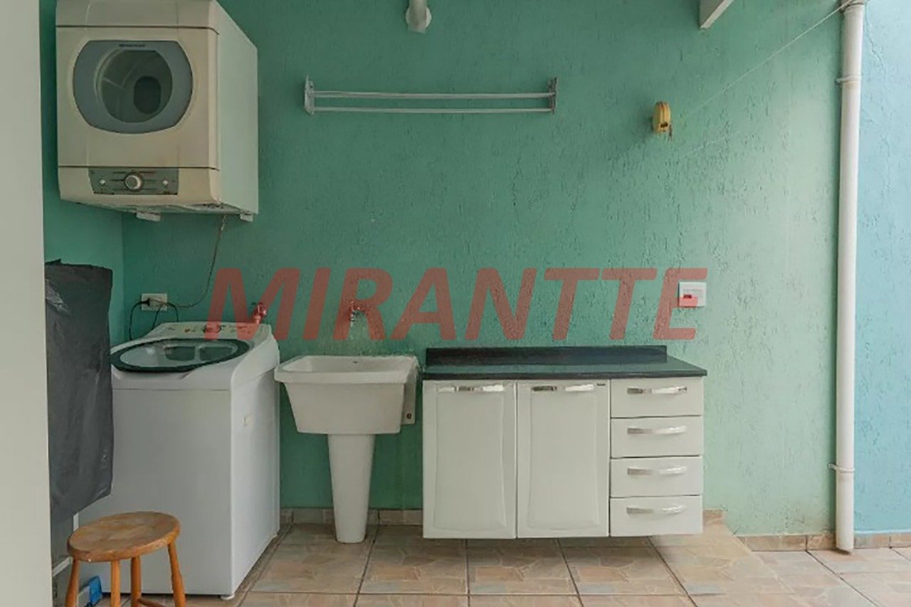 Sobrado de 230m² com 3 quartos em Vila Ester