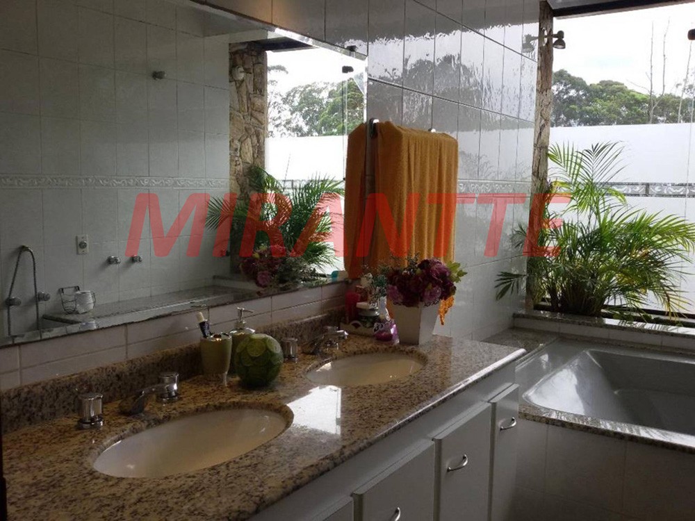 Sobrado de 258m² com 4 quartos em Jordanopolis