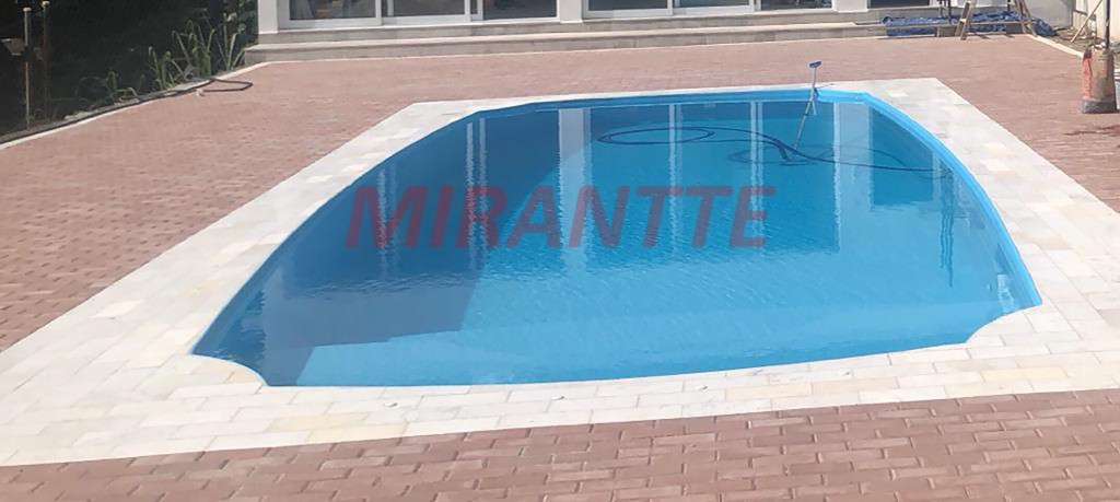 Sobrado de 750m² com 5 quartos em Serra Da Cantareira
