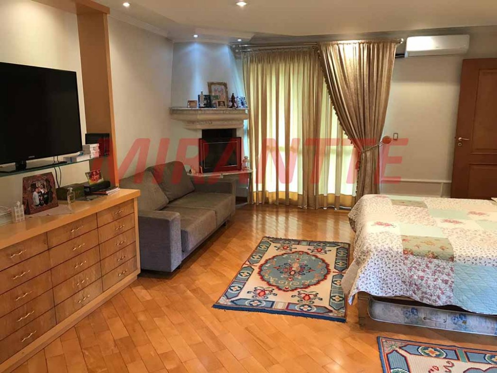 Sobrado de 750m² com 5 quartos em Serra Da Cantareira