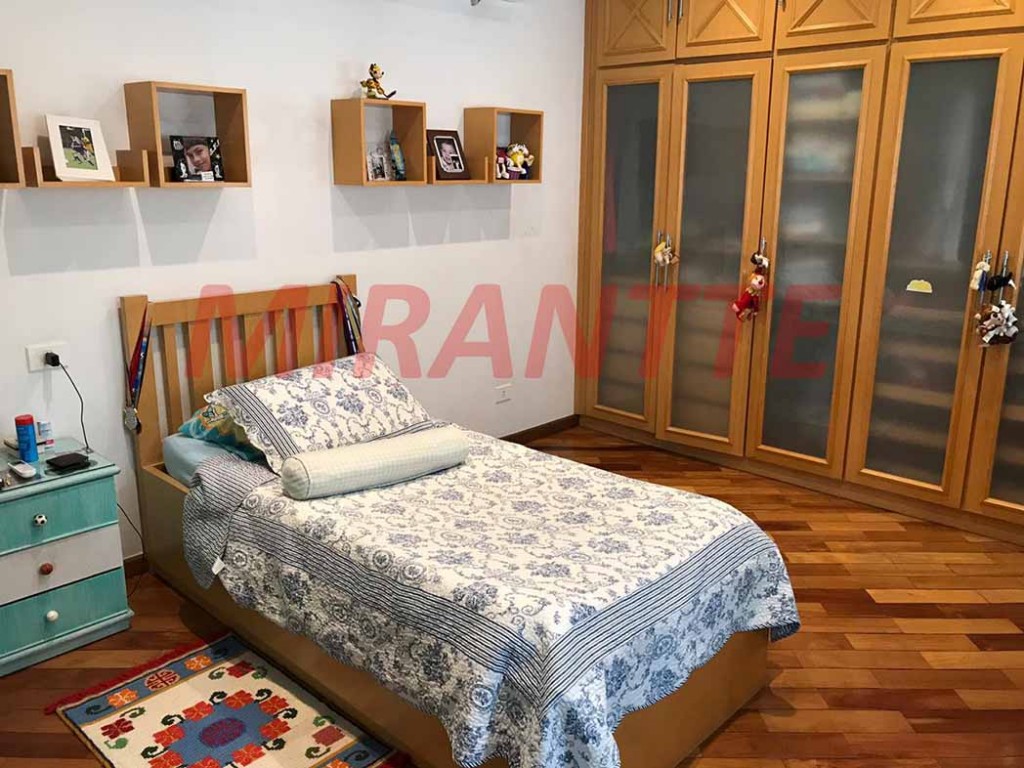 Sobrado de 750m² com 5 quartos em Serra Da Cantareira
