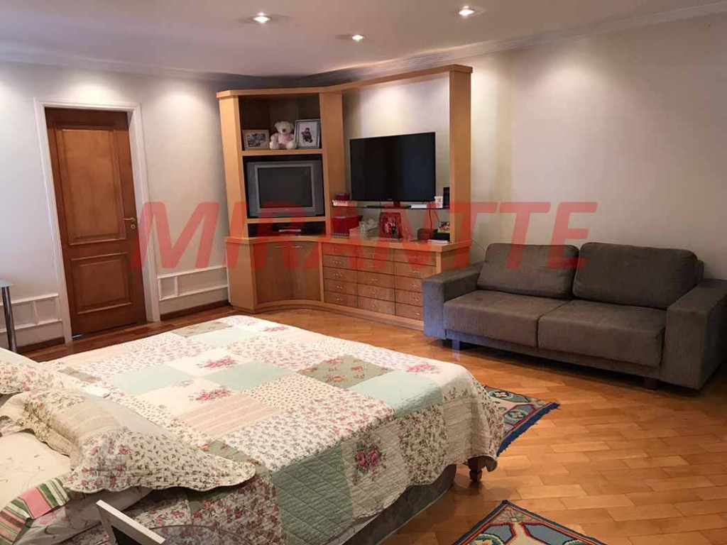 Sobrado de 750m² com 5 quartos em Serra Da Cantareira