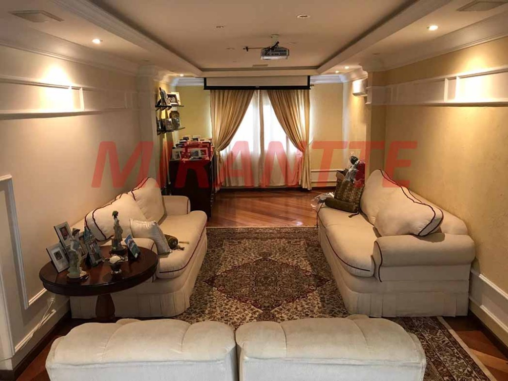Sobrado de 750m² com 5 quartos em Serra Da Cantareira