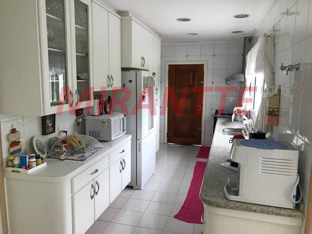 Sobrado de 750m² com 5 quartos em Serra Da Cantareira