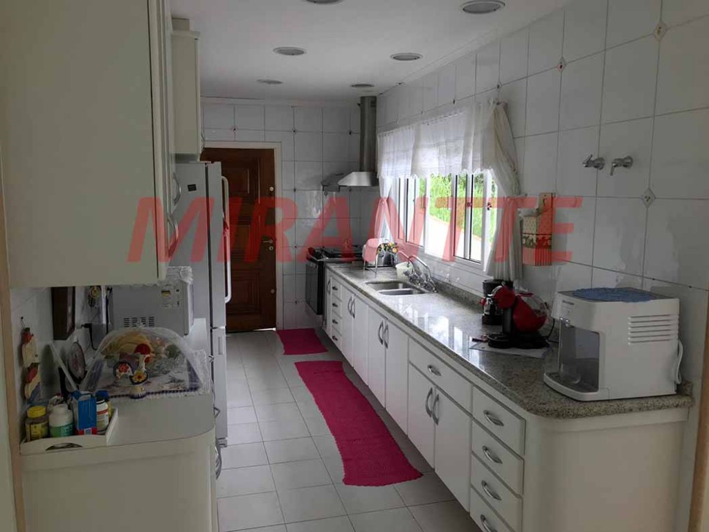 Sobrado de 750m² com 5 quartos em Serra Da Cantareira