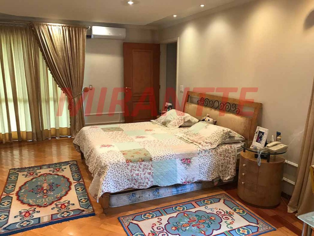Sobrado de 750m² com 5 quartos em Serra Da Cantareira