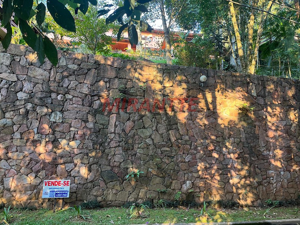Sobrado de 680m² com 4 quartos em Serra da Cantareira