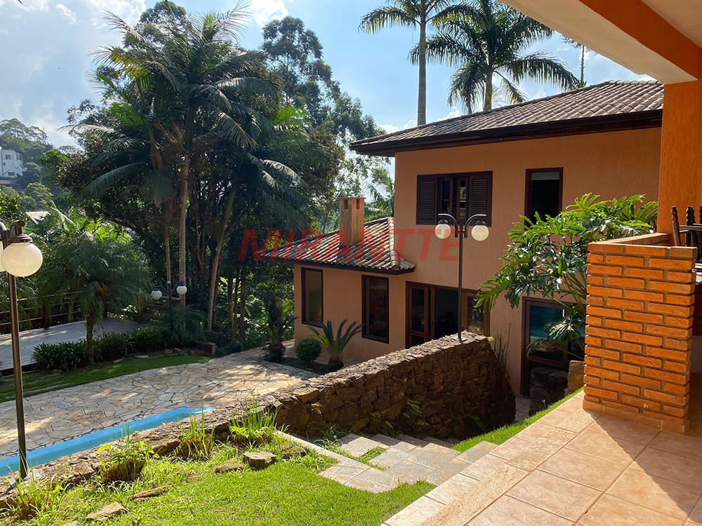 Sobrado de 680m² com 4 quartos em Serra da Cantareira