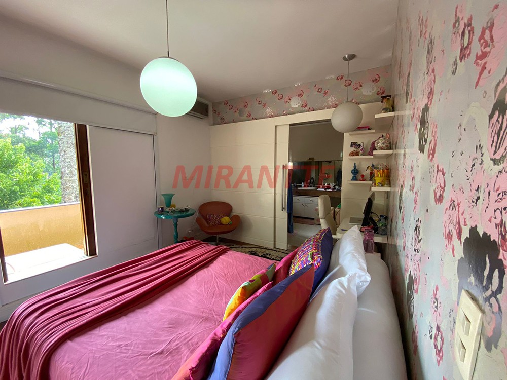 Sobrado de 680m² com 4 quartos em Serra da Cantareira