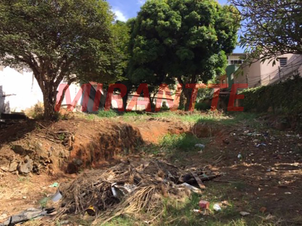 Terreno de 750m² em Santana