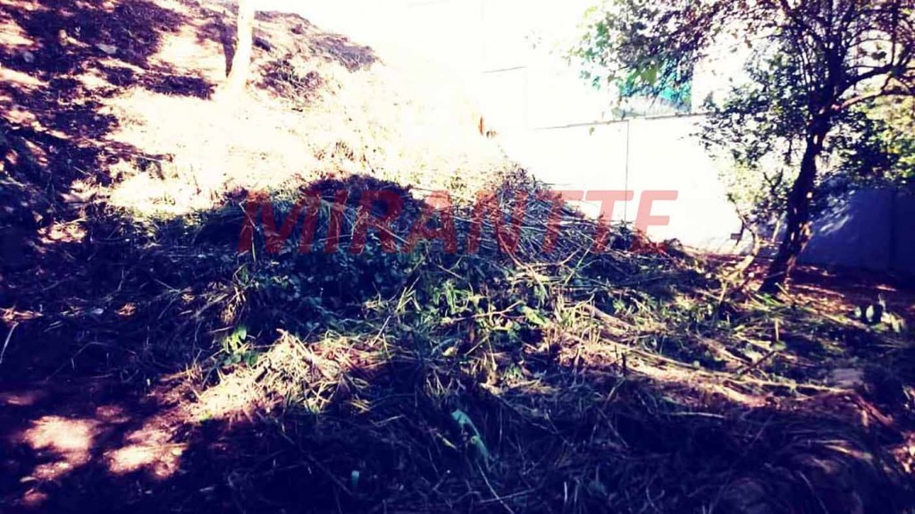 Terreno de 697m² em Serra Da Cantareira