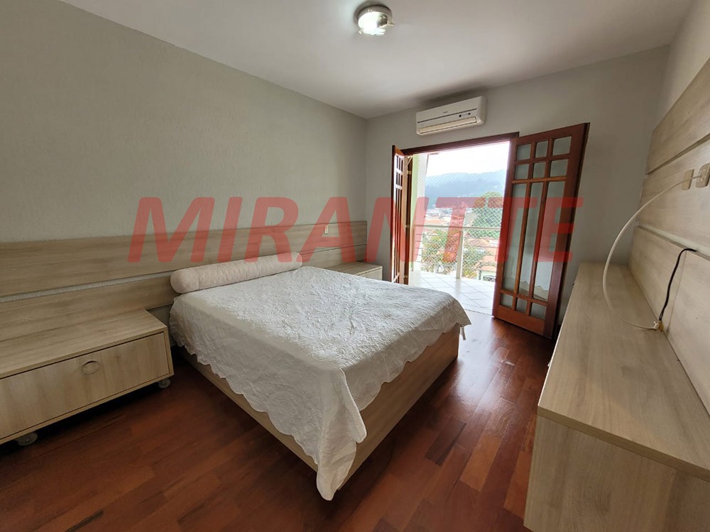 Sobrado de 382m² com 4 quartos em Jardim Virginia Bianca