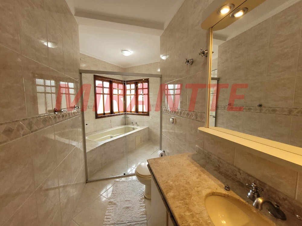 Sobrado de 382m² com 4 quartos em Jardim Virginia Bianca