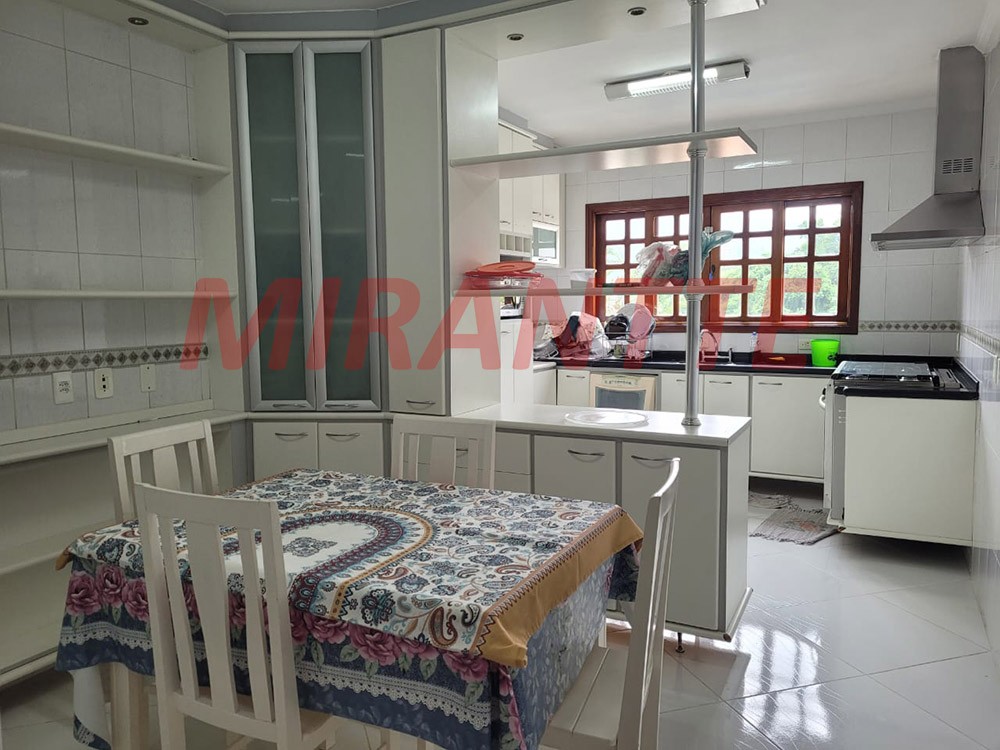 Sobrado de 382m² com 4 quartos em Jardim Virginia Bianca
