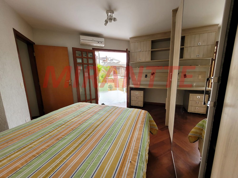 Sobrado de 382m² com 4 quartos em Jardim Virginia Bianca