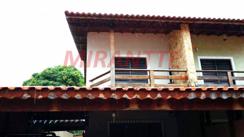 Sobrado com 3 quartos em Jardim Popular