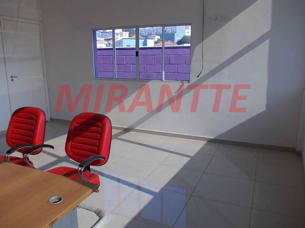 Comercial de 150m² em Água Fria