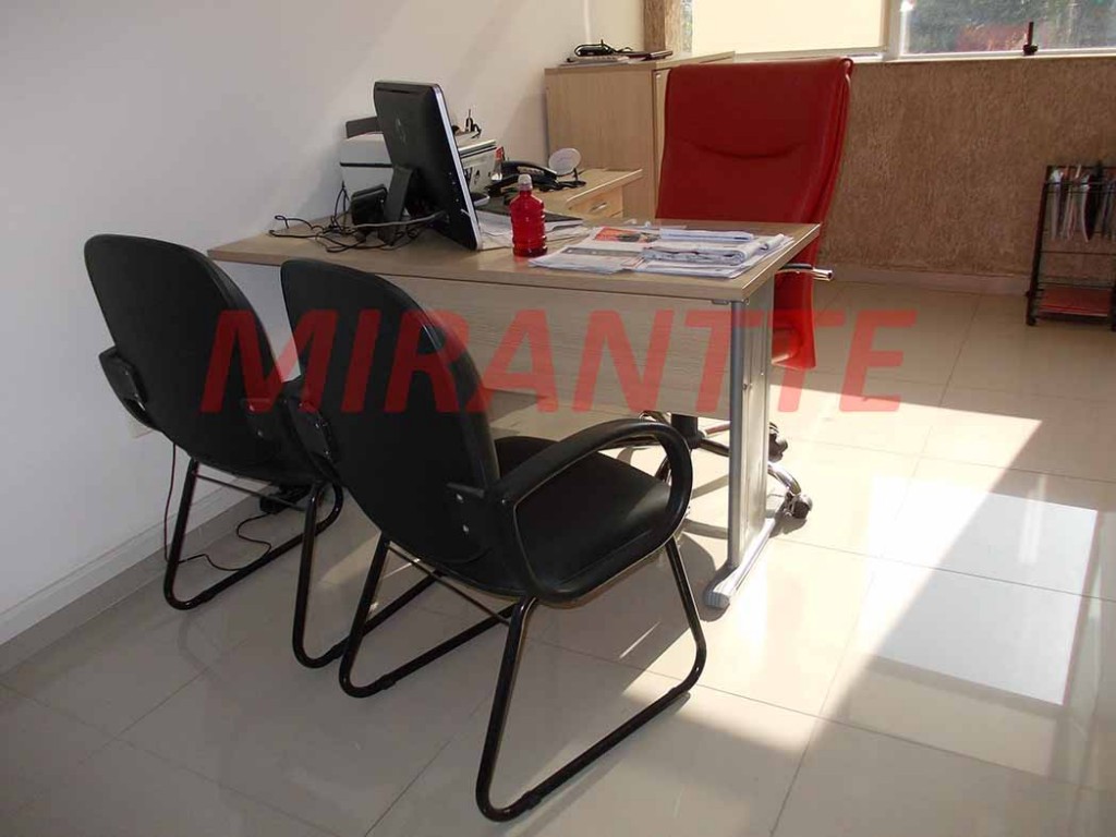 Comercial de 150m² em Água Fria