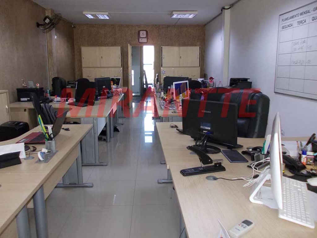 Comercial de 150m² em Água Fria