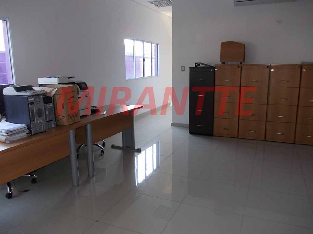 Comercial de 150m² em Água Fria