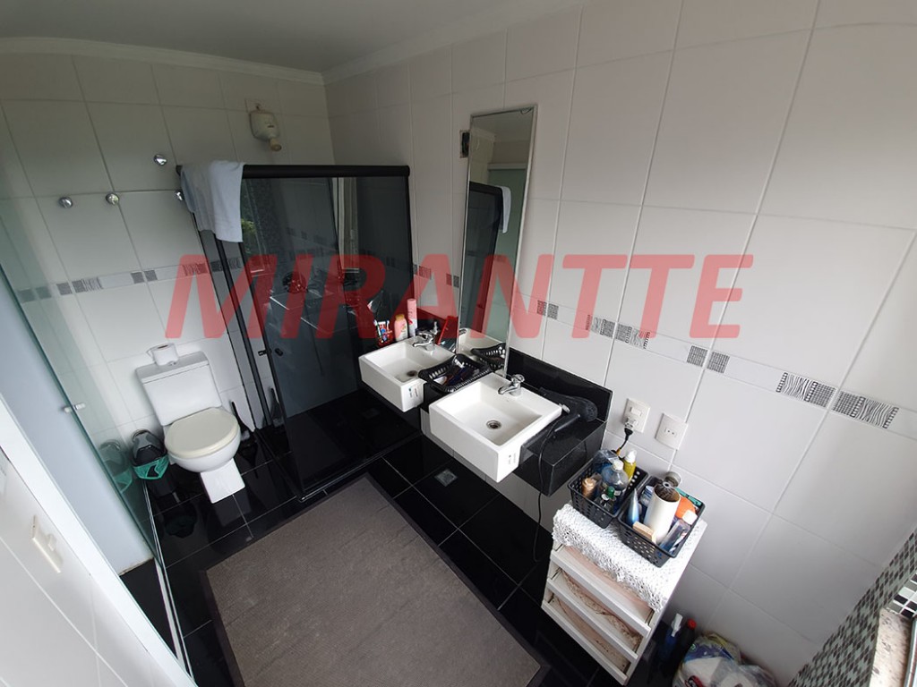 Sobrado de 270m² com 4 quartos em Serra Da Cantareira