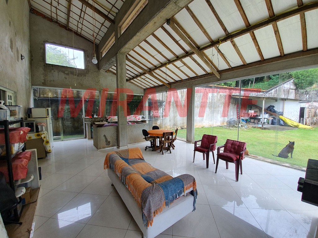 Sobrado de 270m² com 4 quartos em Serra Da Cantareira