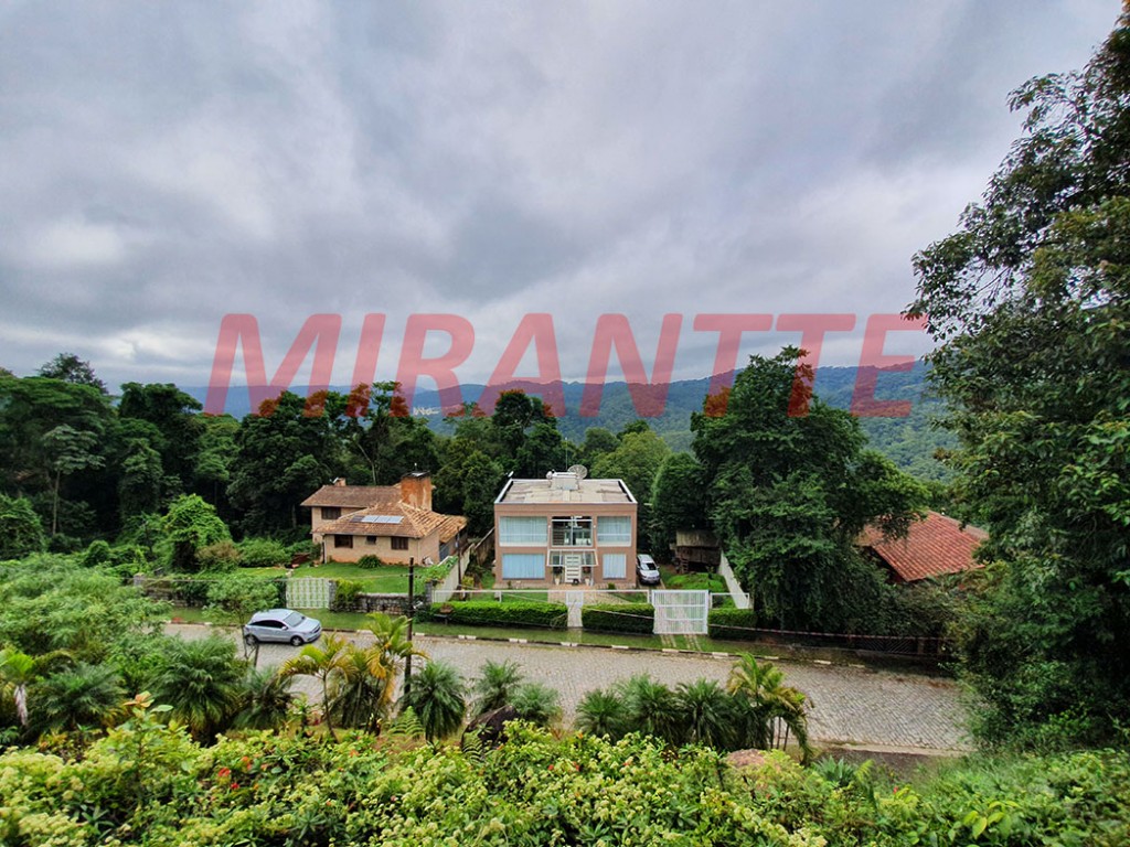 Sobrado de 270m² com 4 quartos em Serra Da Cantareira