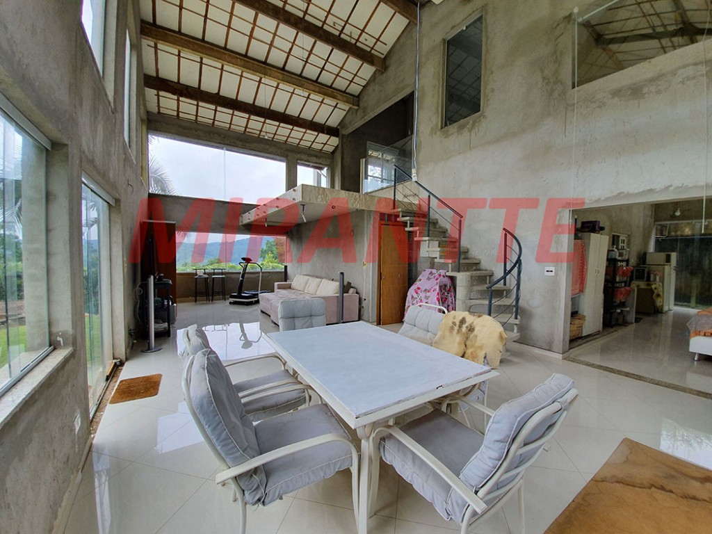 Sobrado de 270m² com 4 quartos em Serra Da Cantareira