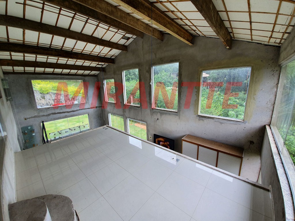 Sobrado de 270m² com 4 quartos em Serra Da Cantareira